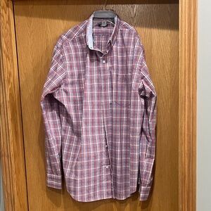 IZOD Men's Red Plaid Button-Up Shirt - Classic Casual Style. Large.